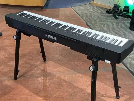 Store Special Product - Yamaha P225 B